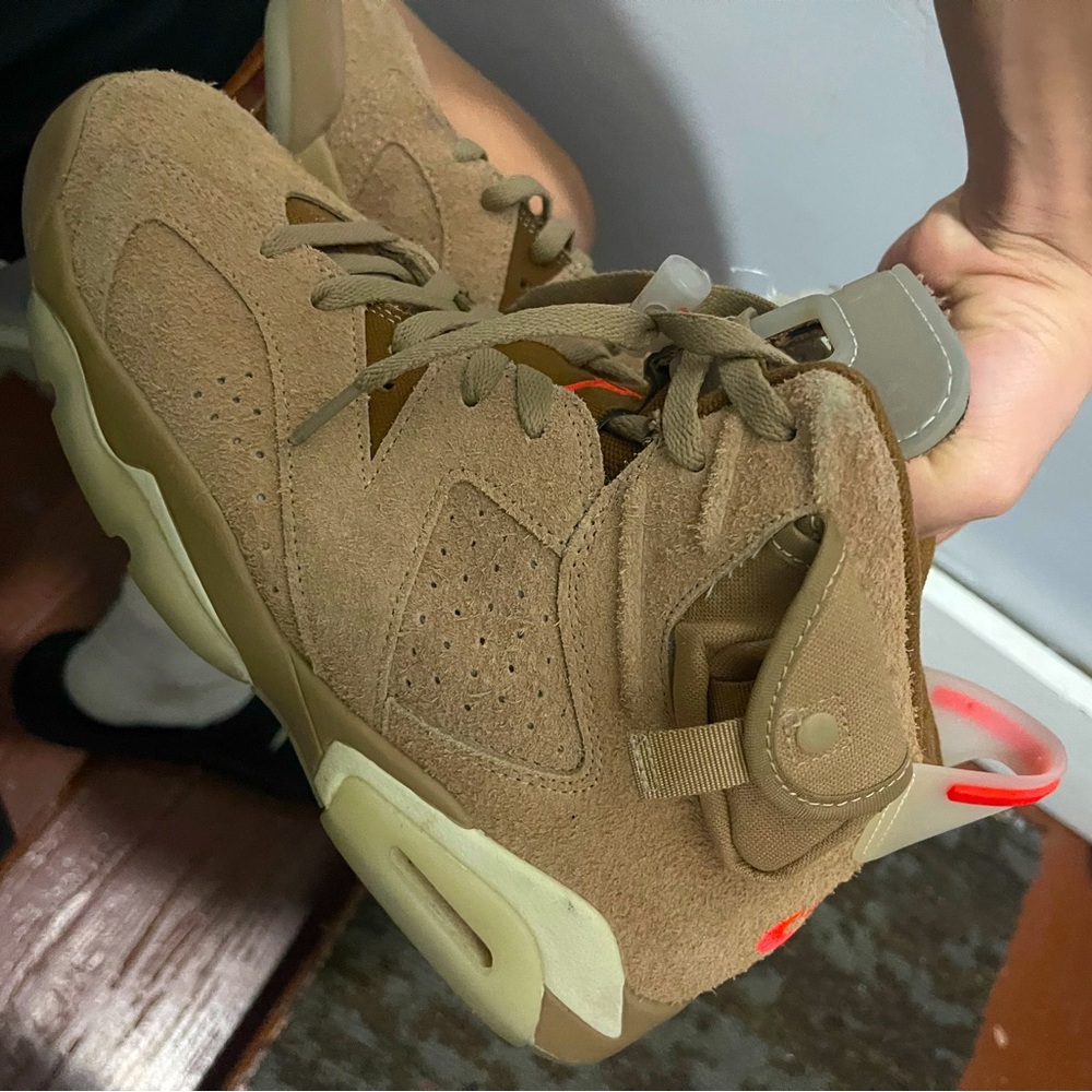Travis scott X Jordan 6 retro british khaki